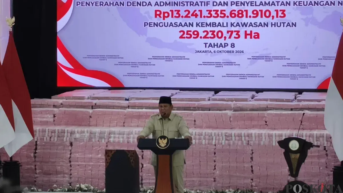 Presiden Prabowo Subianto saat menghadiri acara penyerahan denda administratif dan penyelamatan keuangan negara oleh Satuan Tugas Penertiban Kawasan Hutan (Satgas PKH). (Sumber: Poskota/Ali Mansur)