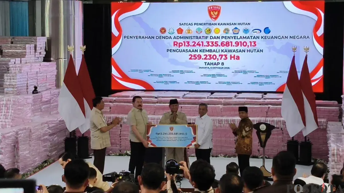 Jaksa Agung ST Burhanuddin saat menghadiri acara penyerahan denda administratif dan penyelamatan keuangan negara oleh Satuan Tugas Penertiban Kawasan Hutan (Satgas PKH).(Sumber: Poskota/Ali Mansur)