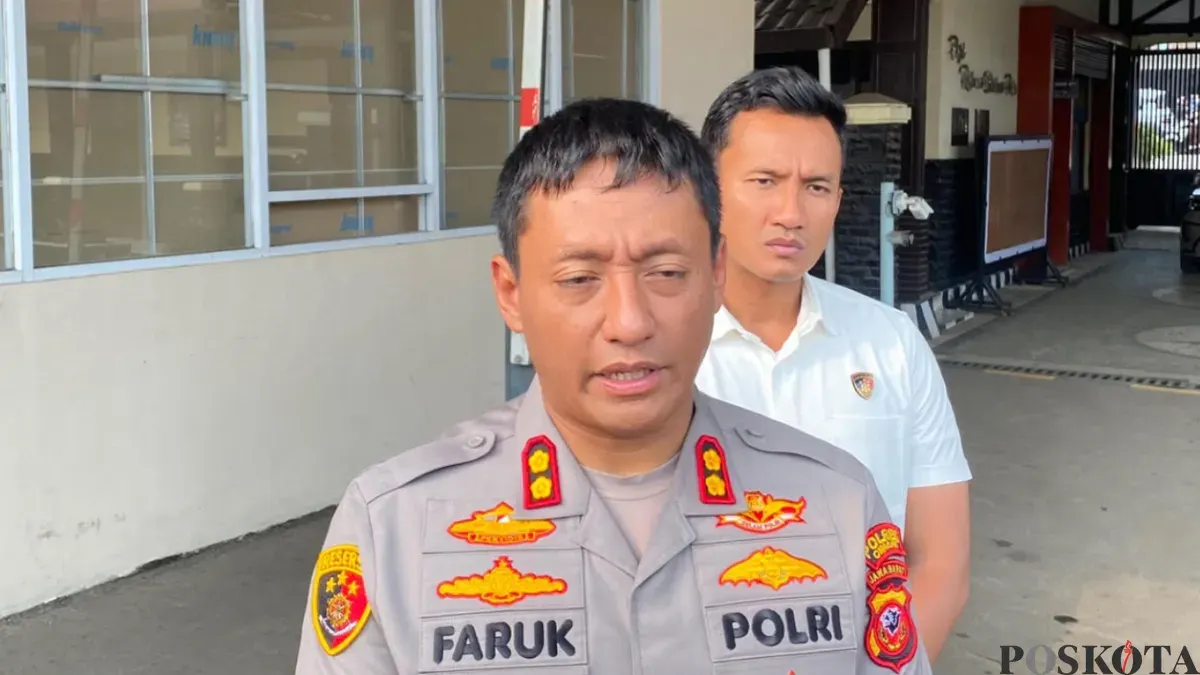 Kapolres Cimahi, AKBP M. Faruk Rozi berikan penjelasan kepada wartawan. (Sumber: Poskota/Gatot Poedji Utomo)