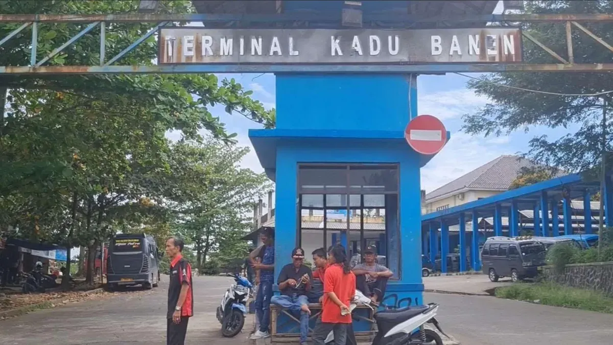 Pintu gerbang keluar masuk kendaraan di terminal Kadubanen Pandeglang. (Sumber: Istimewa)