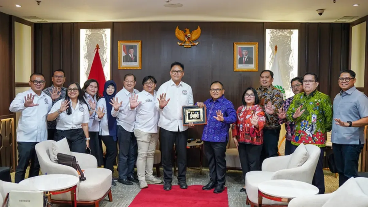 Wakil Ketua DPRD DKI Jakarta Basri Baco menerima audiensi Dewan Pimpinan Daerah (DPD) Indonesian Hotel General Manager Association (IHGMA) DKI Jakarta di Gedung DPRD DKI Jakarta, Kamis, 8 Oktober 2026. (Sumber: Istimewa)