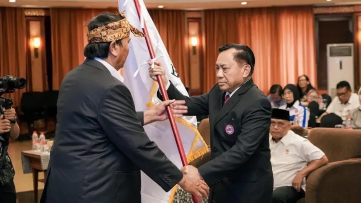 Ketua Umum PBVSI Pusat, Imam Sudjarwo dan Ketua Pengprov PBVSI Banten, Winata. (Sumber: PBVSI Banten)