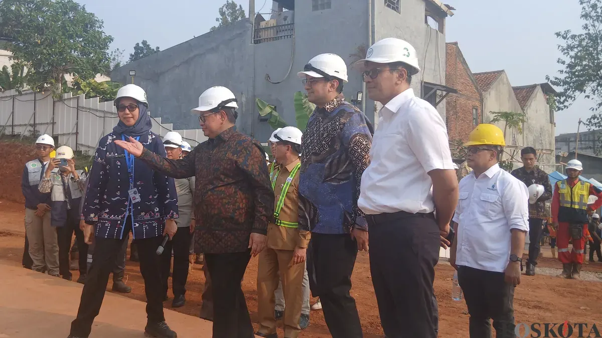 Gubernur Jakarta, Pramono Anung meninjau Embung Kebagusan, Jakarta Selatan, Selasa, 13 Oktober 2026. (Sumber: Poskota/Syifa Putri)
