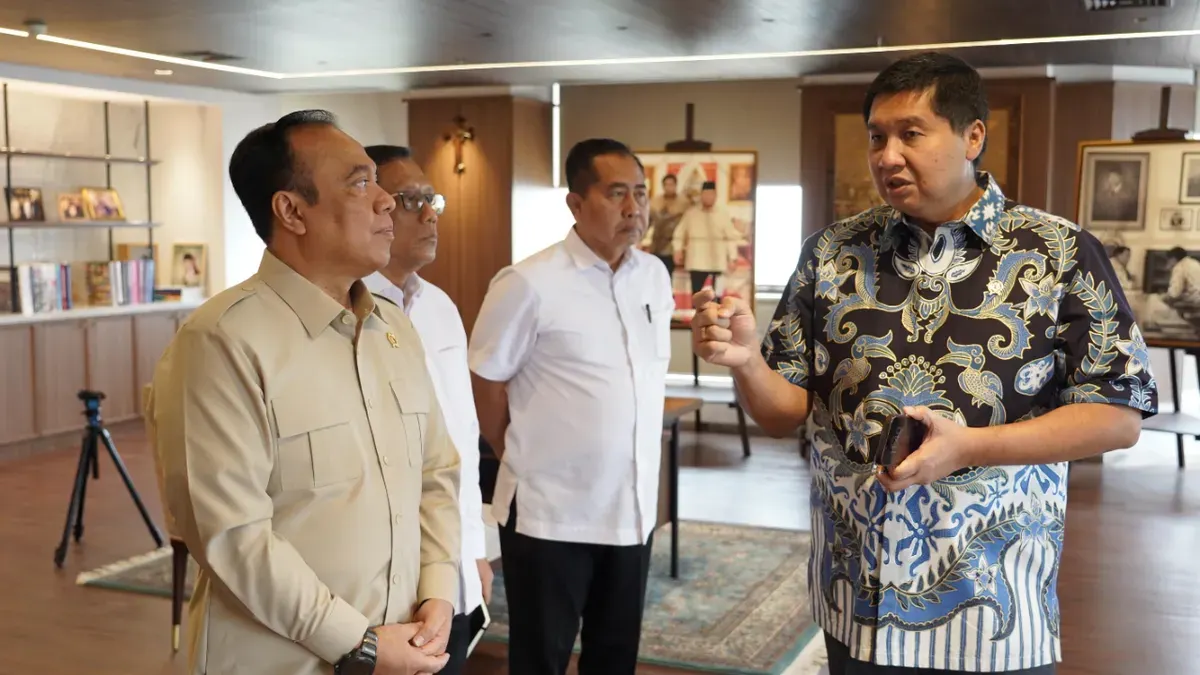 Menteri Perumahan dan Kawasan Permukiman (PKP) Maruarar Sirait (kanan). (Sumber: istimewa)