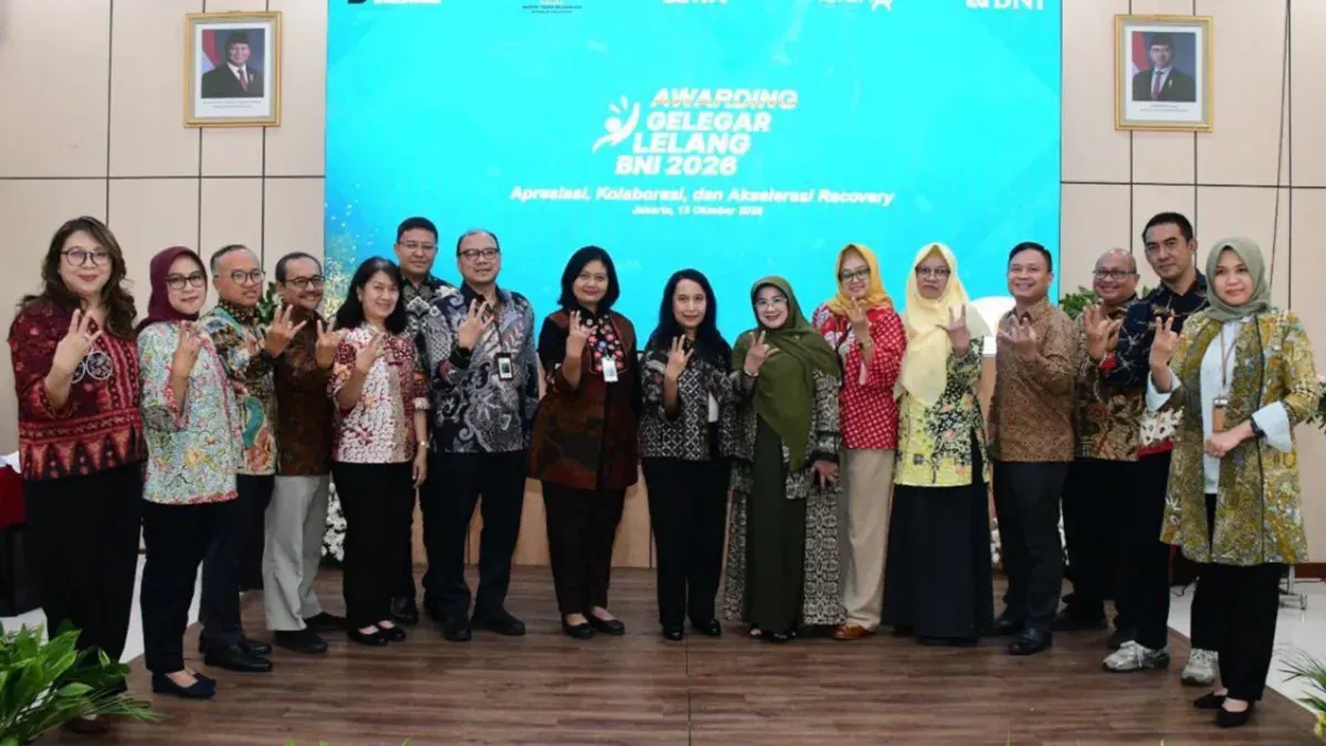 Tengah kiri: SEVP Remedial dan Recovery BNI Saridatun, Direktur Lelang DJKN Kemenkeu Syukriah HG (jilbab hijau), beserta Jajaran Pejabat DJKN Kementerian Keuangan dan BNI (Sumber: Istimewa)