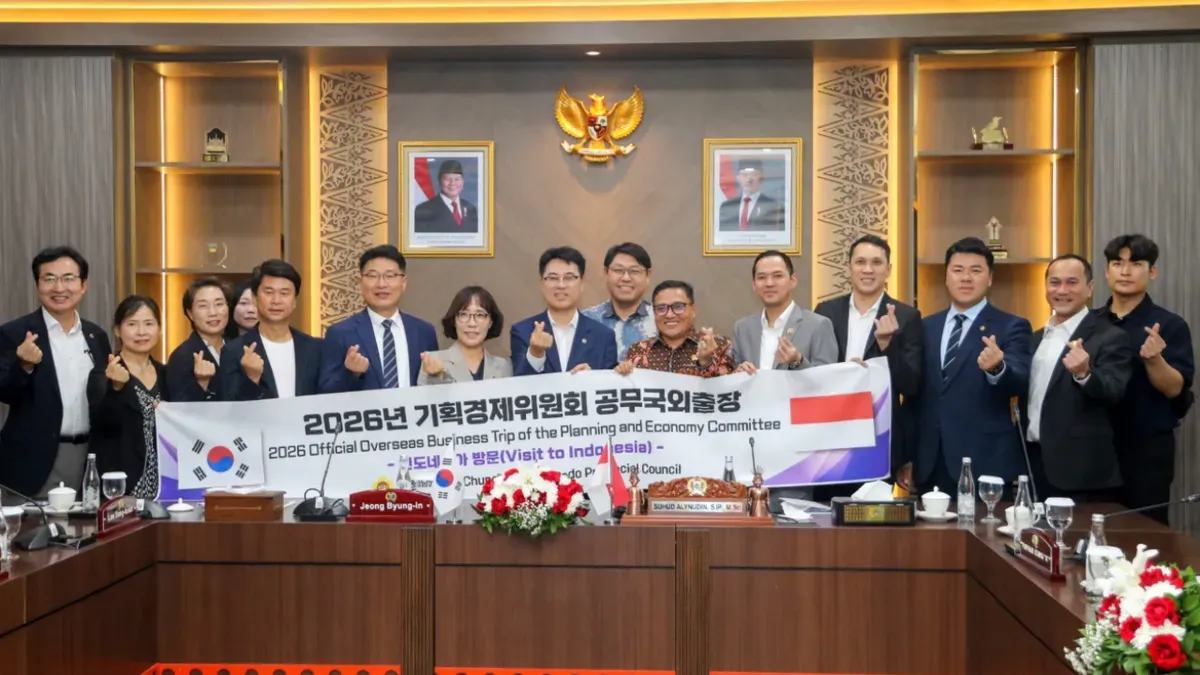 Ketua DPRD DKI Jakarta Suhud Alynudin menerima kunjungan delegasi Parlemen Chungnam, Korea Selatan, Jakarta, Selasa, 13 Oktober 2026.