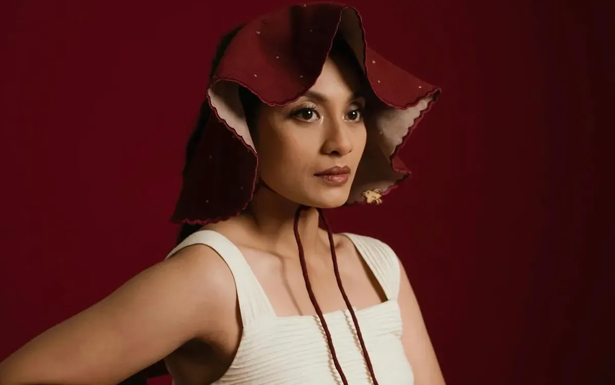 Aktris sekaligis pemeran Mak di Na Willa, Irma Rihi ramai dibahas setelah tak masuk nominasi FFI 2026. (Sumber: Instagram/@irmarihi)