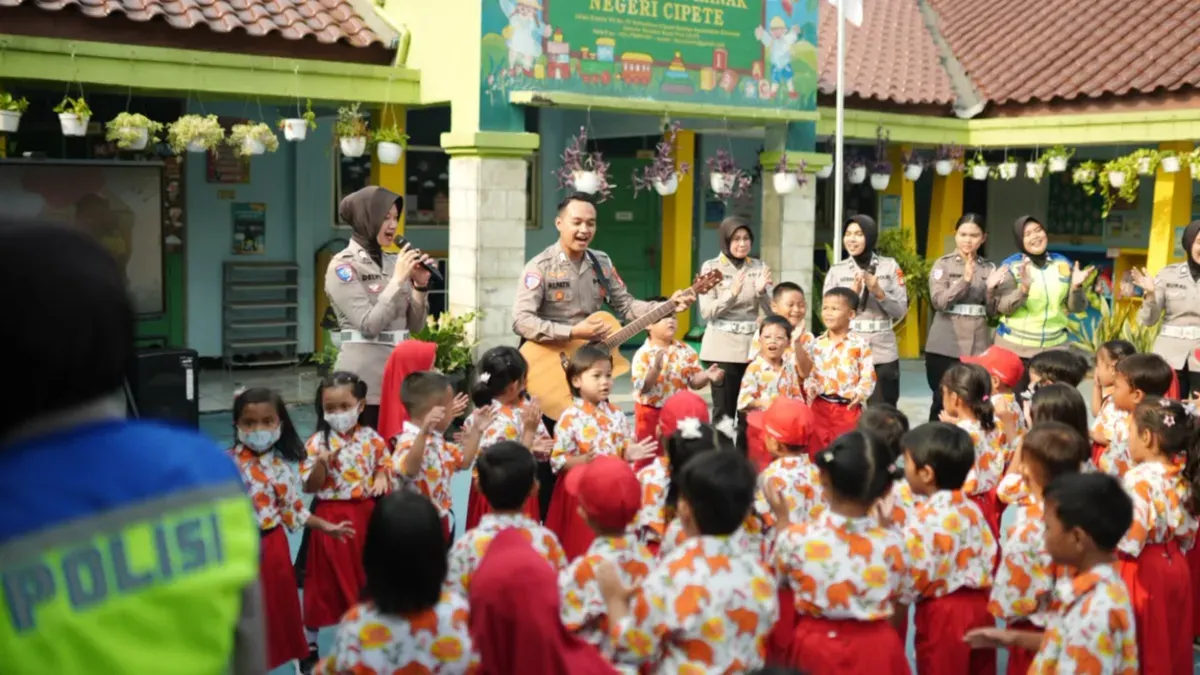 Kunjungan polisi ke taman kanak-kanak (TK) dalam program Polisi Sahabat Anak. (Sumber: Istimewa)