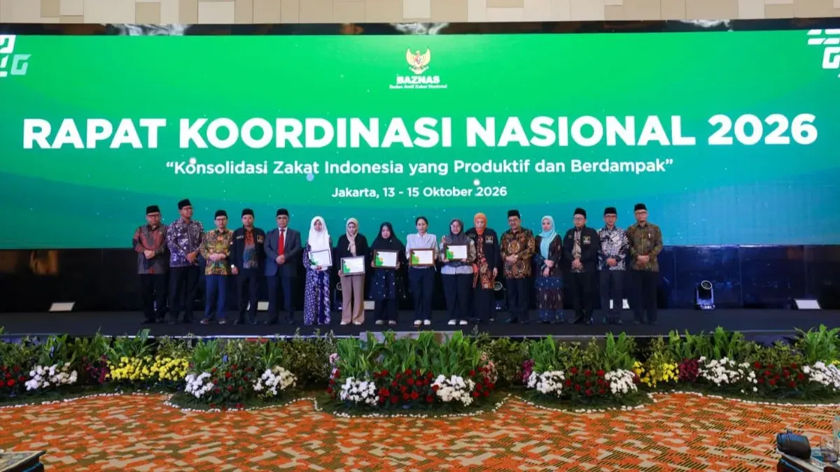Penghargaan Wartawan Kemanusiaan kepada lima jurnalis pendukung syiar zakat yang hilang saat meliput Gunung Anak Krakatau dalam agenda penutupan Rakornas Baznas 2026, Kamis, 15 Oktober 2026. (Sumber: Dok. Istimewa)