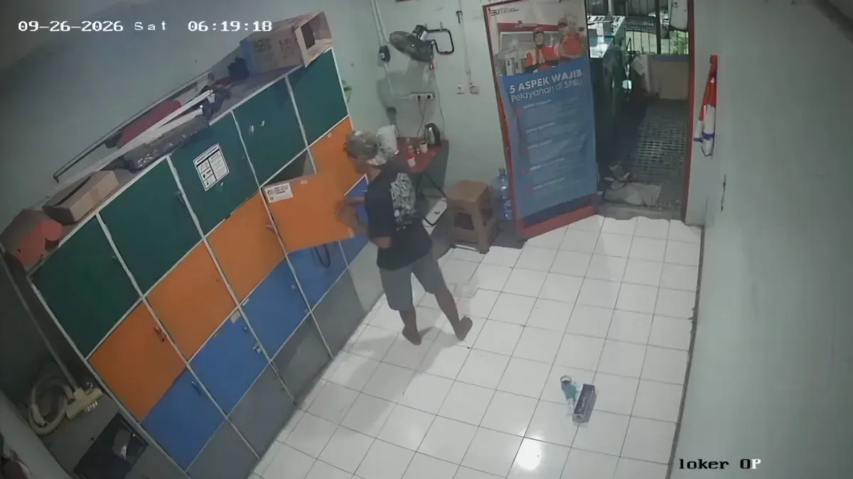 Aksi pencurian hp di loker pegawai SPBU 34.16507 (Pom Bensin BSI), Jalan Raya Parung-Ciputat, Curug, Bojongsari, Kota Depok, Jawa Barat. (Sumber: Dok. Istimewa)