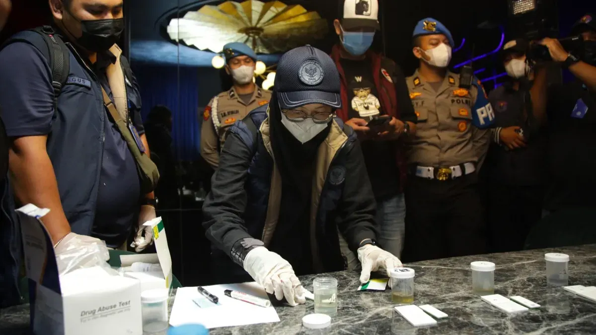 BNN menggelar tes urine di sebuah tempat hiburan malam di Jakarta, Sabtu, 17 Oktober 2026. (Sumber: Dok. Istimewa)