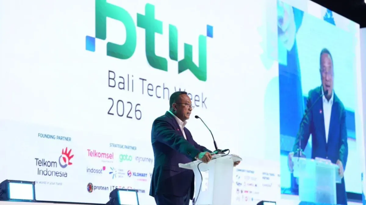 Direktur Utama Telkom Nanang Hendarno menyampaikan paparan bertajuk “Indonesia’s Next Network: Connecting Indonesia and Global, Building the Indo-Pacific Hub” dalam ajang Bali Tech Week (BTW) 2026 di Denpasar, Senin, 19 Oktober 2026. (Sumber: Telkom)