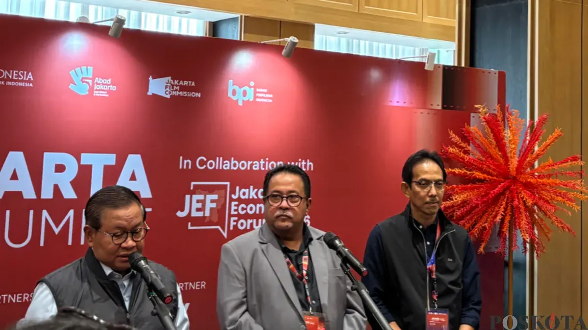 Gubernur DKI Jakarta, Pramono Anung (kiri) dan Wakil Gubernur DKI Jakarta, Rano Karno (tengah) saat ditemui di Park Hyatt, Jakarta Pusat. (Sumber: Poskota/Syifa)