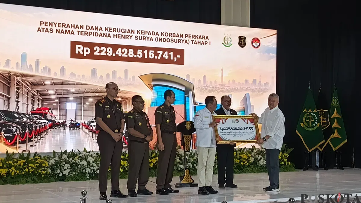 Kejagung mulai mengembalikan kerugian korban Koperasi Simpan Pinjam Indosurya melalui penyerahan dana sekitar Rp229 miliar pada tahap pertama pemulihan aset. (Sumber: Poskota/Ali Mansur)