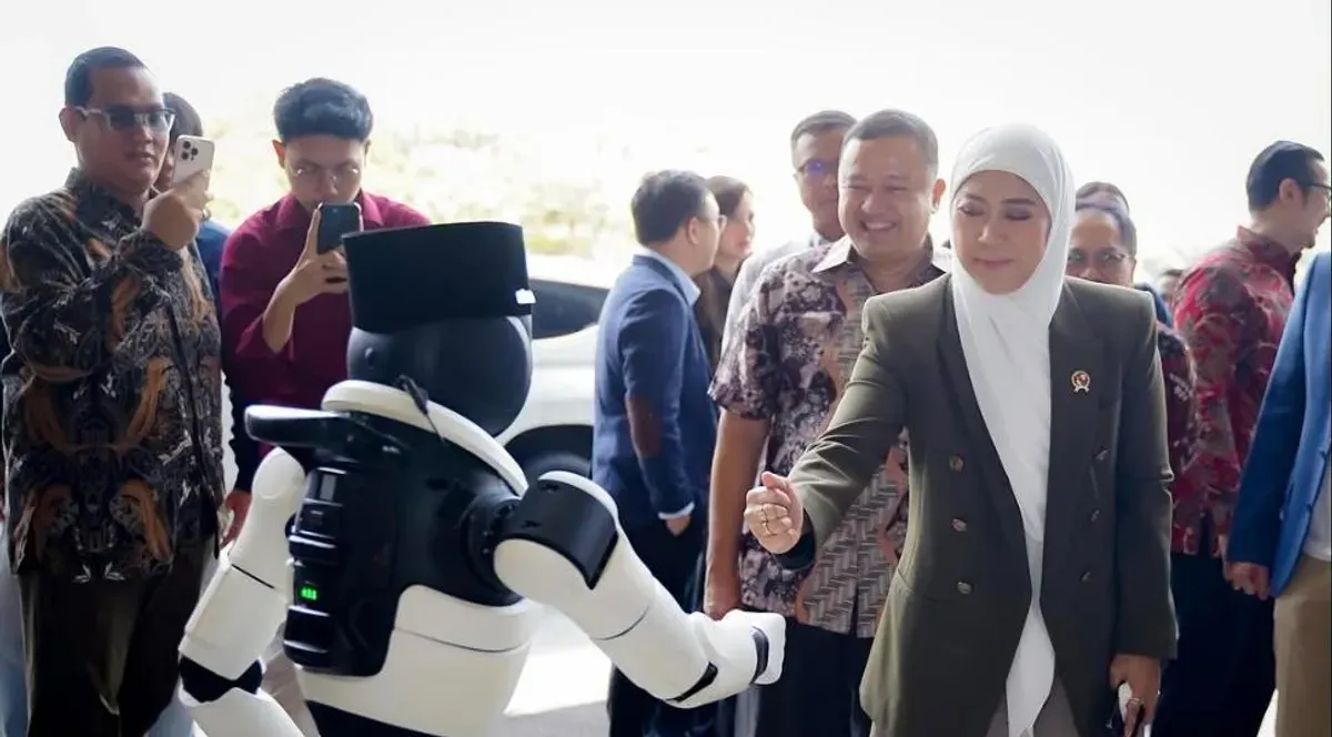 Menkomdigi Meutya Hafid menghadapi tantangan memperkuat perlindungan anak di ruang digital melalui penerapan PP TUNAS, pengawasan platform, dan edukasi masyarakat. (Sumber: Istimewa)