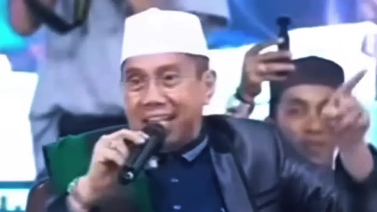 Habib Alwi Assegaf menjadi sorotan karena isi ceramahnya yang dinilai merendahkan perempuan. (Sumber: X/@inipiian_)