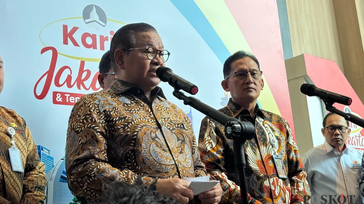 Gubernur Jakarta, Pramono Anung memberikan keterangan di kawasan Pancoran, Jakarta Selatan, Kamis, 22 Oktober 2026. (Sumber: Poskota/Syifa Putri)
