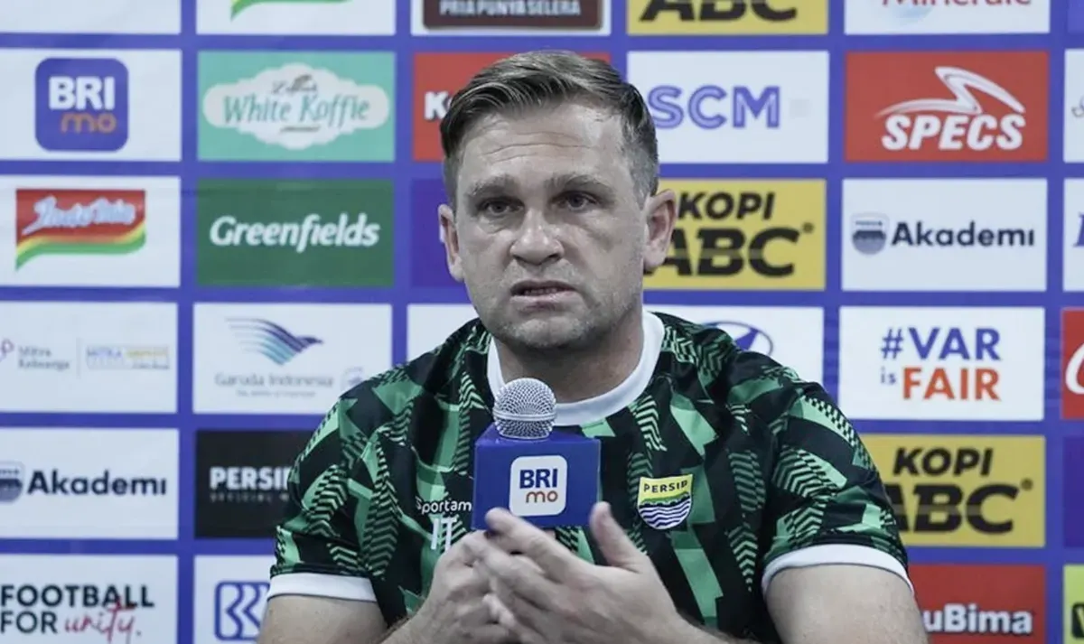 Pelatih Persib Bandung Igor Tolic meminta anak asuhnya tetap fokus menghadapi Garudayaksa FC dalam lanjutan Super League 2026/2027 di Stadion Pakansari, Bogor. (Sumber: Ileague)