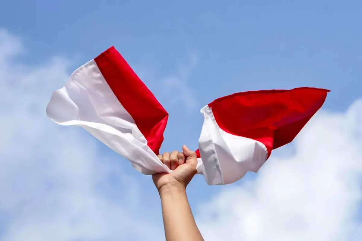Upacara Hari Sumpah Pemuda 2026 dijadwalkan berlangsung pada 28 Oktober pukul 08.00 waktu setempat. Sekolah dan instansi dapat menggunakan pedoman Kemenpora sebagai acuan pelaksanaan. (Sumber: Wikimedia Commons)