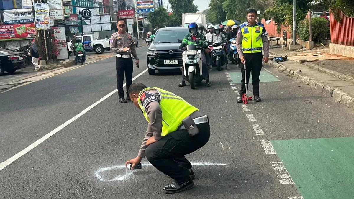 Olah TKP kecelakaan maut di Jalan Raya Nusantara, Depok Jaya, Pancoran Mas, Kota Depok, Jawa Barat, Sabtu, 24 Oktober 2026. (Sumber: Dok. Istimewa)