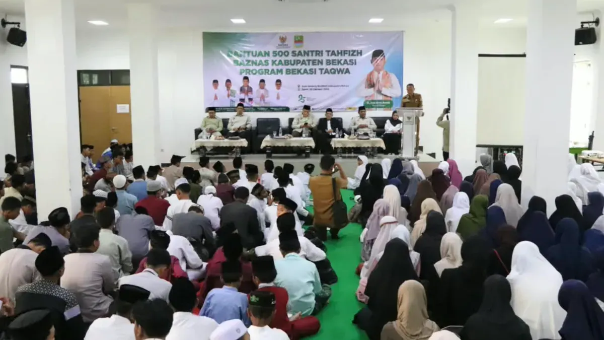 Baznas Kabupaten Bekasi menyalurkan bantuan senilai total Rp500 juta kepada 500 santri penghafal Al-Qur’an melalui program 'Bekasi Takwa'. (Sumber: Istimewa)