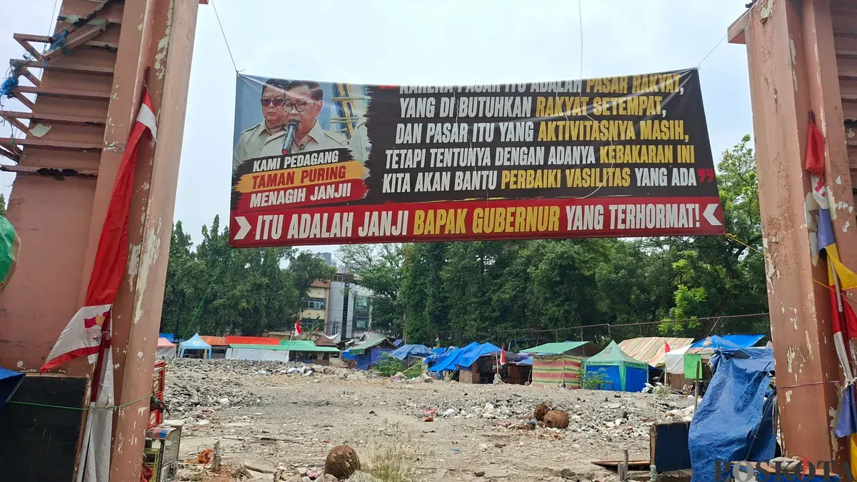 Pasar Taman Puring pascamusibah kebakaran besar yang menghanguskan tempat usaha mereka, Senin, 26 Oktober 2026. (Sumber: Poskota/Angga Pahlevi)