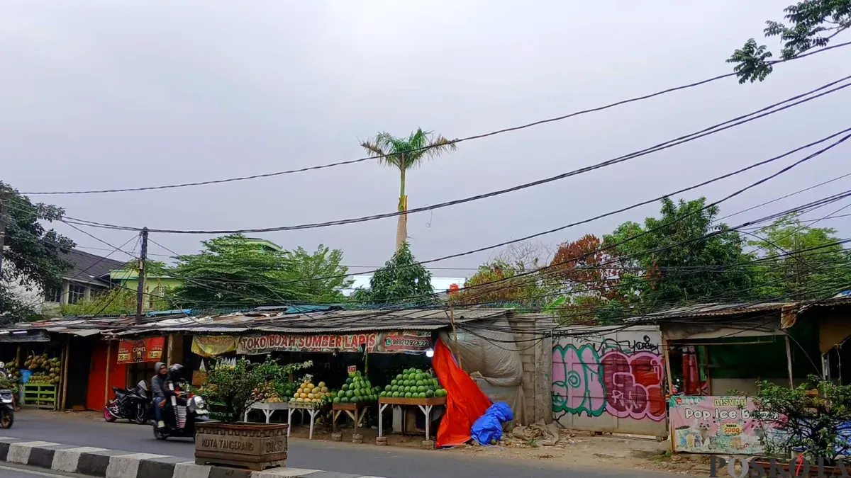 Kondisi langit mendung menyelimuti kawasan Ciledug di Kota Tangerang, Selasa, 27 Oktober 2026. (Sumber: Poskota/ Rizki Gojali)