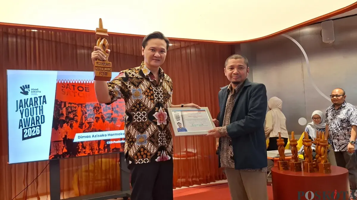 CEO POSKOTA, Dimas Azisoko Harmoko mendapat penghargaan Anugerah Jakarta Youth Award 2026. Selasa, 27 Oktober 2026. (Sumber: Poskota/ Angga)