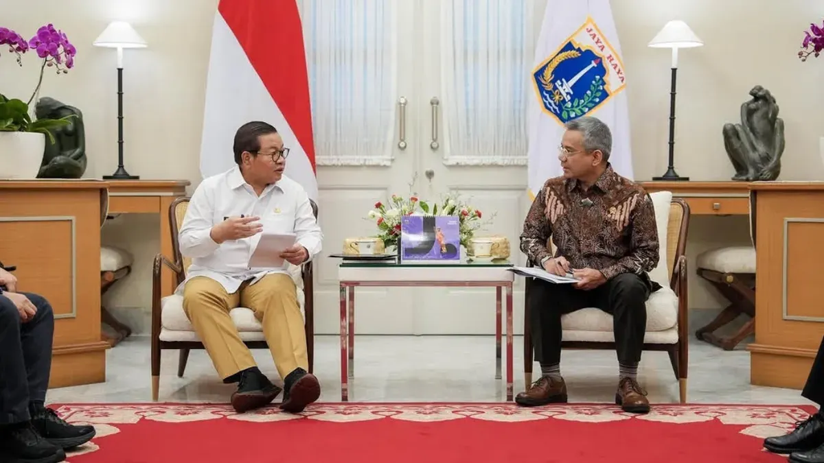 Gubernur DKI Jakarta, Pramono Anung (kiri) bersama Menteri Keuangan, Suahasil Nazara (kanan) saat di Balai Kota Jakarta, Selasa 27 Oktober 2026. (Sumber: Instagram/@pramonoanungw)