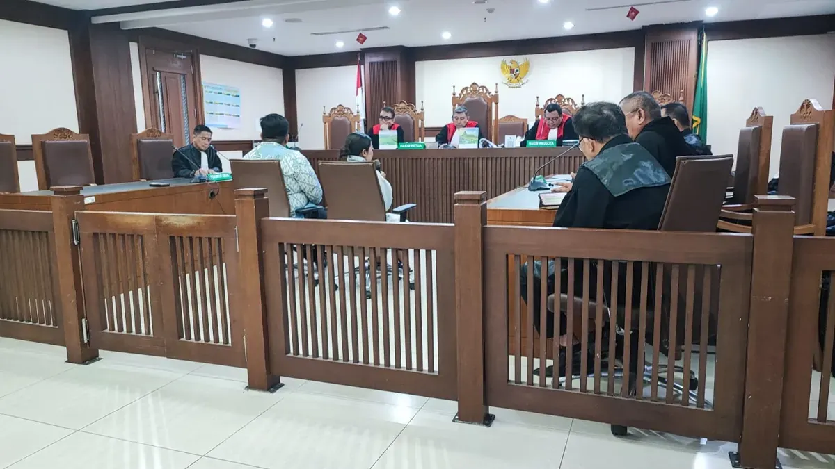Terdakwa Bangun Paulus Tudungta menghadirkan dua saksi meringankan dalam sidang dugaan pemerasan dan pengancaman di PN Jakarta Pusat, Senin (26/10). (Sumber: Istimewa)