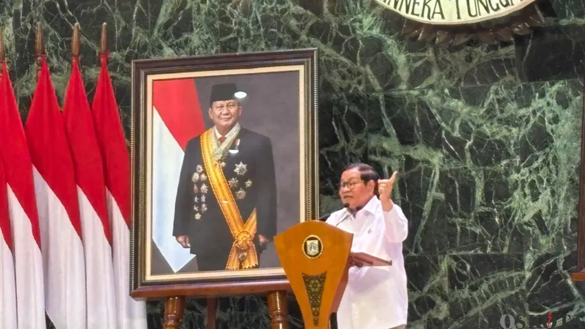 Potret Gubernur DKI Jakarta, Pramono Anung di Balai Kota Jakarta. (Sumber: Poskota/Syifa)