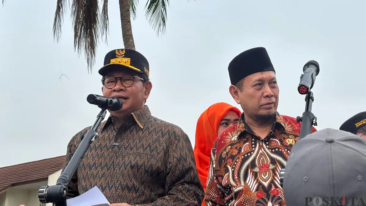 Gubernur Jakarta, Pramono Anung saat meninjau Kali Mampang, Jakarta Selatan, Kamis, 29 Oktober 2026. (Sumber: Poskota/Syifa Putri)