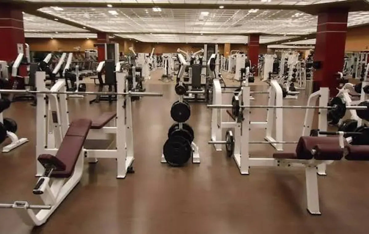 Sejumlah tempat gym di Jakarta Timur menyediakan fasilitas latihan kardio dan angkat beban untuk mendukung rutinitas kebugaran masyarakat. (Sumber: Wikimedia Commons)