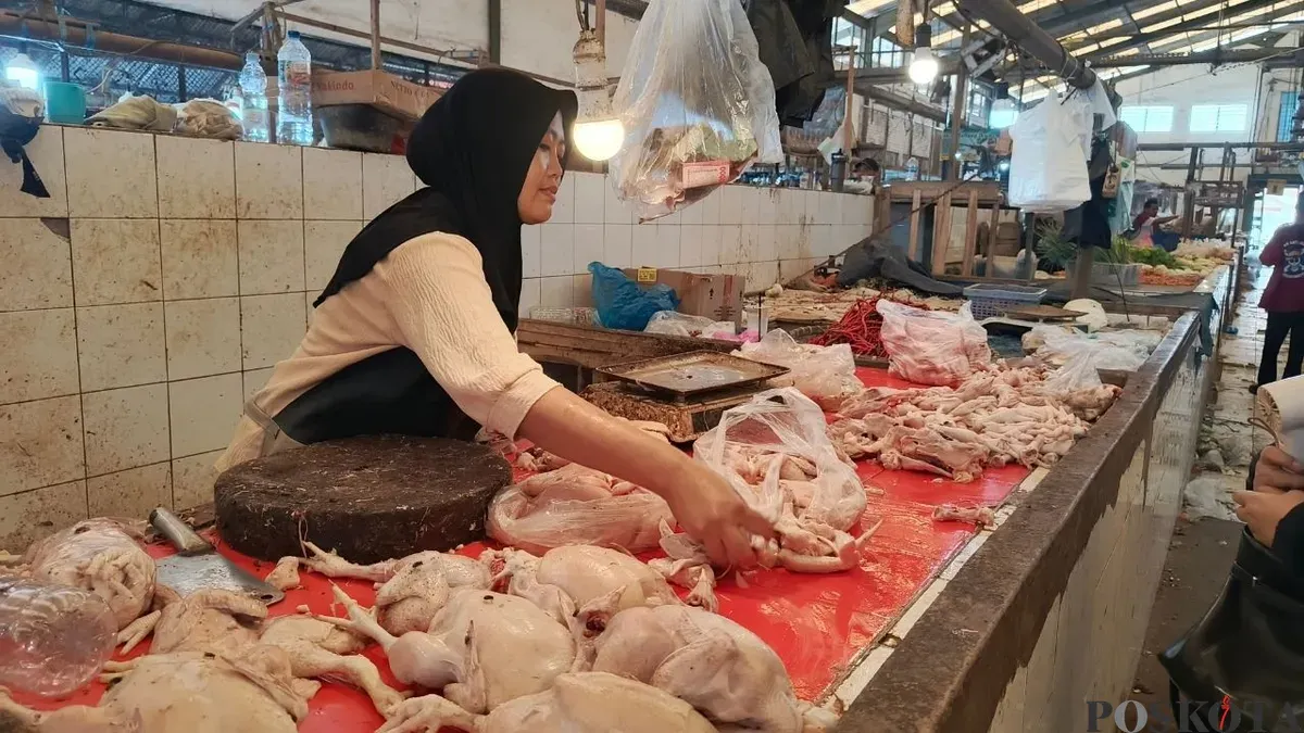 Aktivitas jual beli di pasar tradisional Ciseeng, Kabupaten Bogor, Jawa Barat, Selasa, 1 September 2026. (Sumber: Poskota/Ali Mansur)