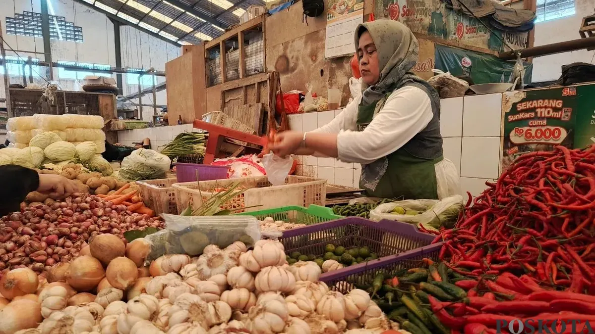 Aktivitas pedagang pasar tradisional Ciseeng, Kabupaten Bogor, Jawa Barat, Selasa, 1 September 2026. (Sumber: Poskota/Ali Mansur)