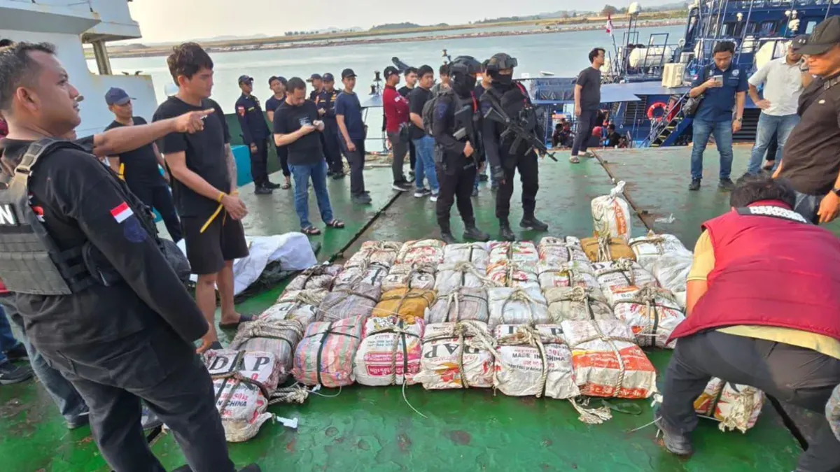 Badan Narkotika Nasional (BNN) mengungkap penyelundupan sekitar 800 kilogram ketamine hydrochloride (Ketamine HCl) di perairan Natuna Utara, Kepulauan Riau. (Sumber: BNN)