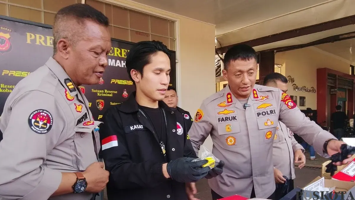 Polres Cimahi melaksanakan ungkap kasus peredaran narkotika di Mako Polres Cimahi, Jalan Amir Machmud, Selasa, 1 September 2026. (Sumber: Poskota/Gatot Poedji Utomo)
