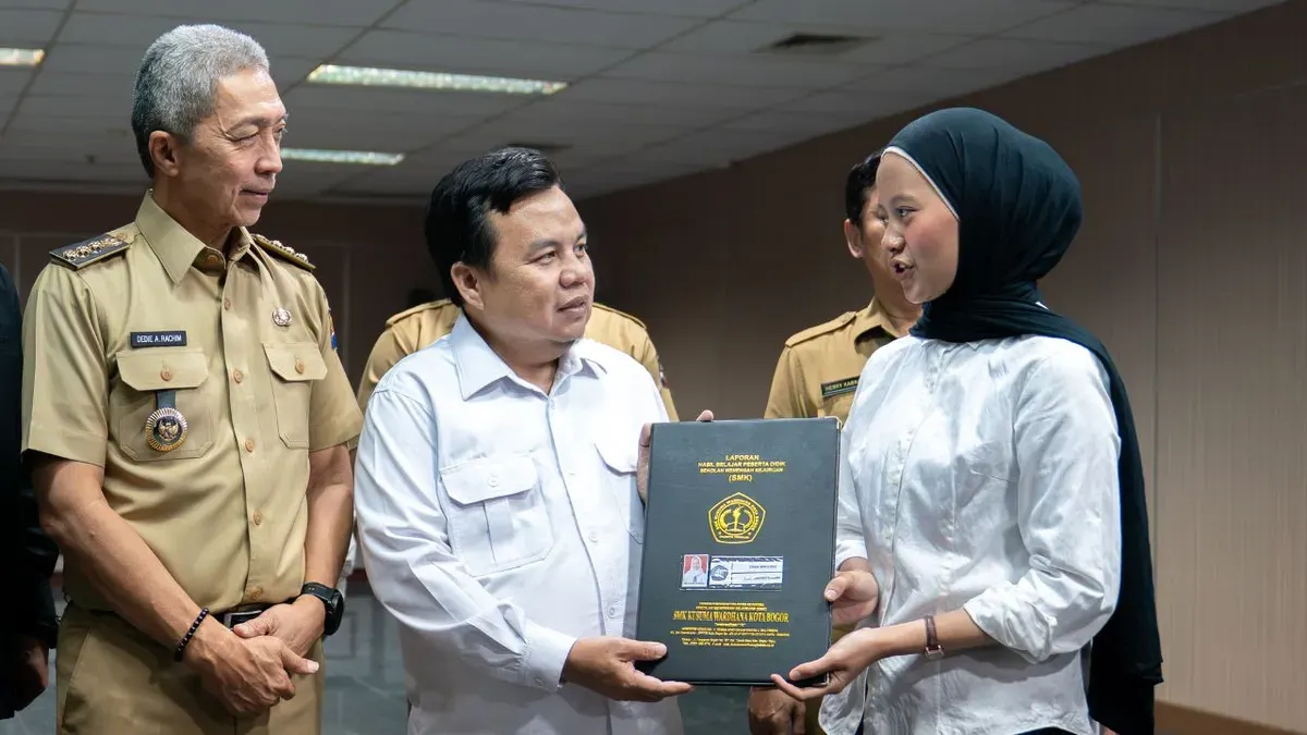 Penyerahan ijazah kepada lulusan sekolah menengah atas se-Kota Bogor di Ruang Serbaguna Pemkot Bogor, Senin, 31 Agustus 2026. (Sumber: Dok. Istimewa)