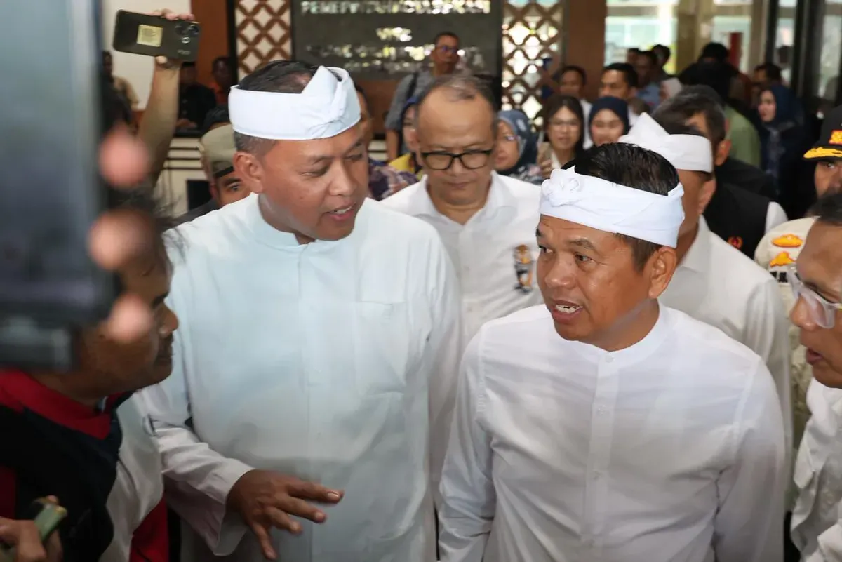 Wali Kota Bekasi Tri Adhianto dan Gubernur Jabar Dedi Mulyadi. (Sumber: Dok. Istimewa)
