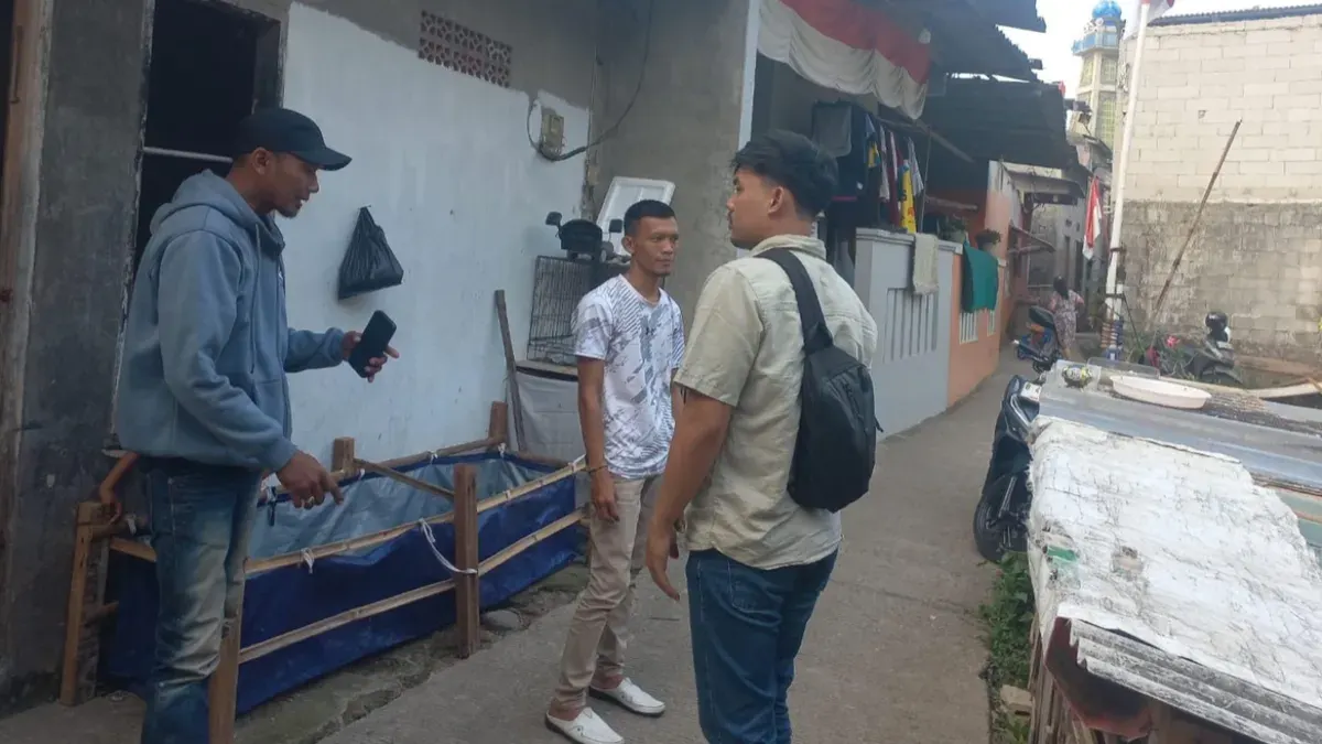 Polisi melakukan cek tkp pencurian ayam bangkok di Kampung Bulak Timur, Cipayung, Kota Depok. (Sumber: Polres Metro Depok)