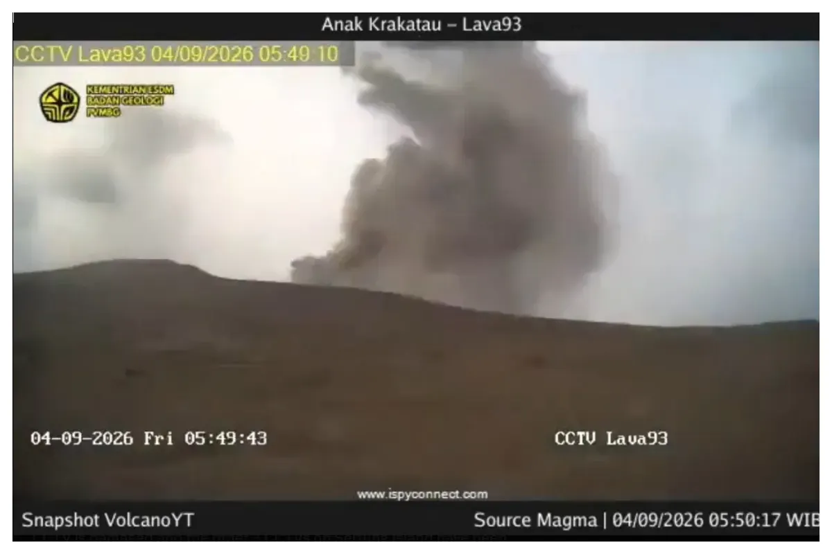 Link live CCTV Gunung Anak Krakatau terbaru hari ini tersedia untuk melihat aktivitas gunung api secara langsung dari kawasan Selat Sunda. (Sumber: X/VolcanoYTz)