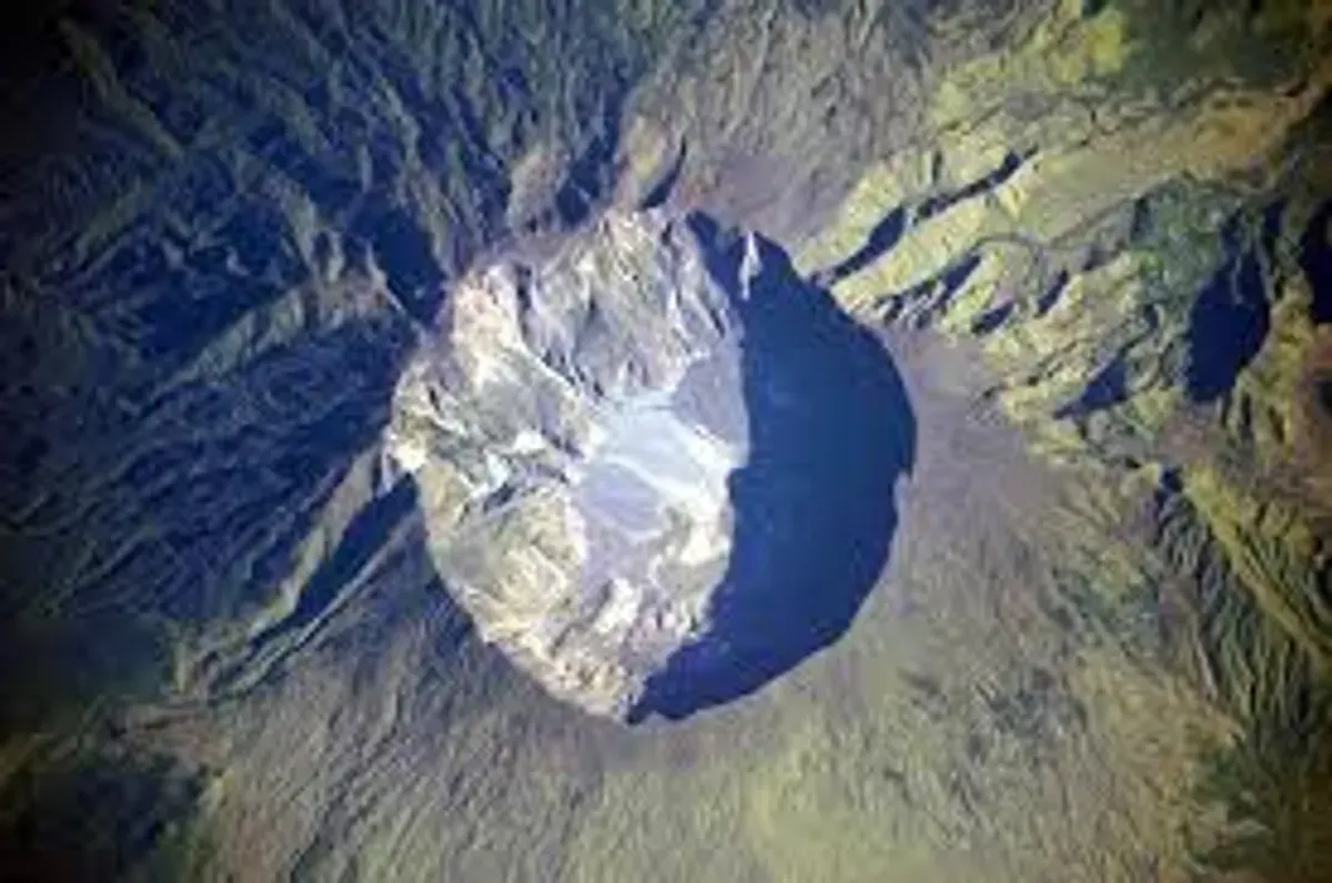 Gunung Tambora di Nusa Tenggara Barat memiliki sejarah erupsi besar pada 1815 dan hingga September 2026 masih menjadi bagian dari pemantauan aktivitas gunung api. (Sumber: Wilkipedia)