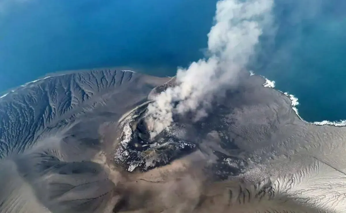 Gunung Anak Krakatau erupsi. (Sumber: Dok.esdm.go.id)