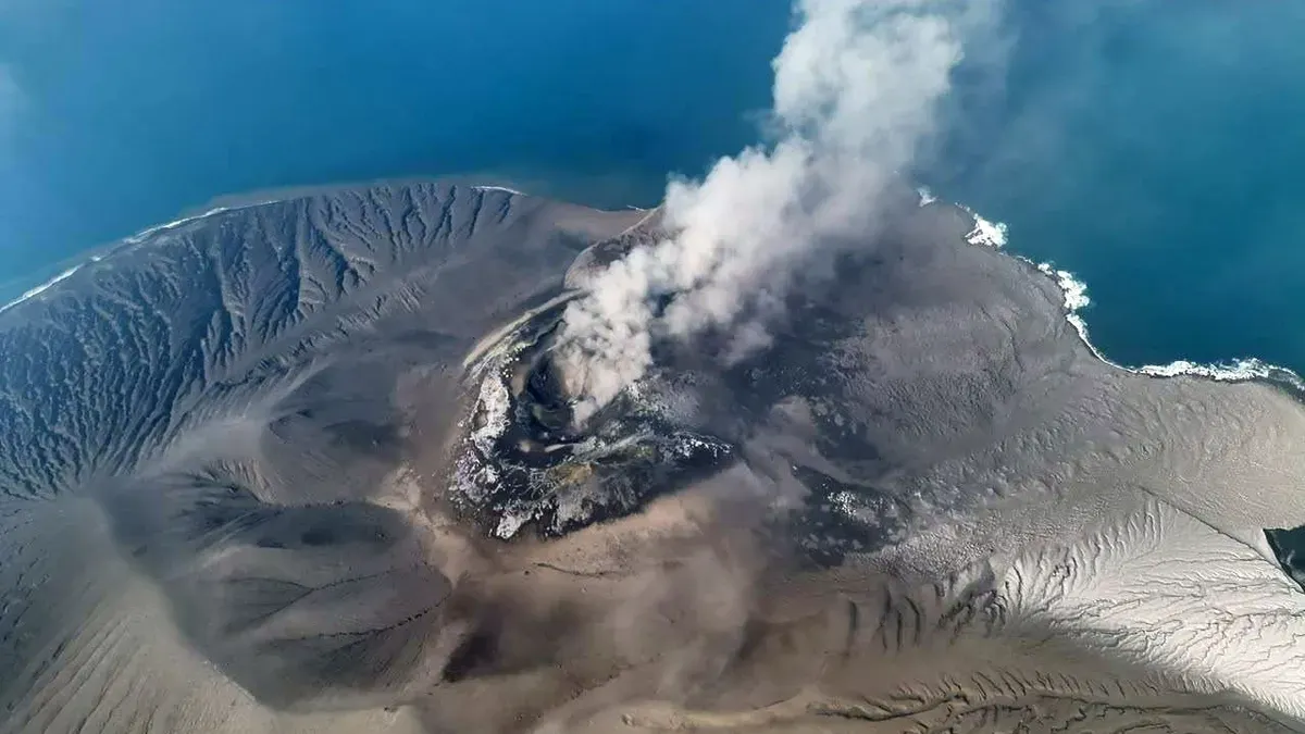 Erupsi Gunung Anak Krakatau masih berlangsung hingga hari ini, Selasa, 8 September 2026 pagi. (Sumber: Dok. Kementerian ESDM)