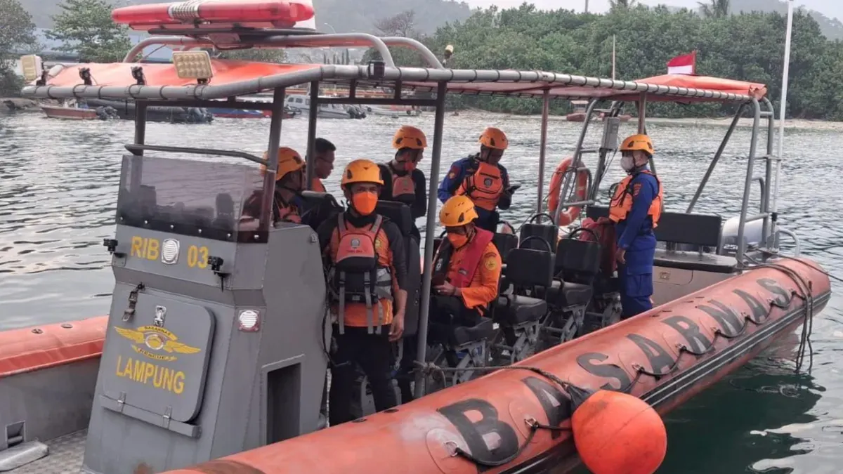 Basarnas Lampung mengerahkan dua unit Rigid Inflatable Boat (RIB) untuk memperkuat pencarian delapan orang yang hilang kontak di Perairan Selat Sunda, Kabupaten Pandeglang, Banten, Rabu, 9 September 2026. (Sumber: Basarnas Lampung)