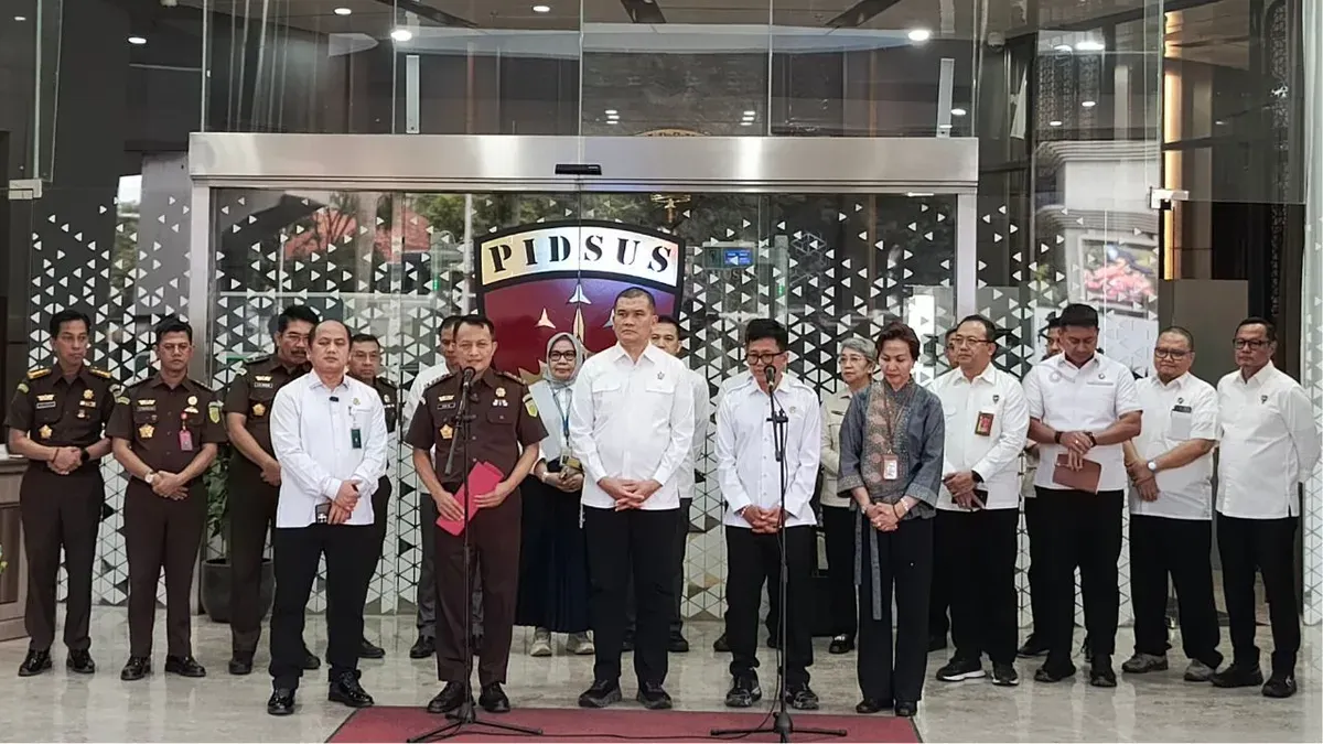 Tim 9 Kejagung memastikan perkara dugaan korupsi dan TPPU yang menjerat mantan Jampidsus Febrie Adriansyah, DR, dan NH segera masuk tahap penuntutan. (Sumber: Poskota/Ali Mansur)