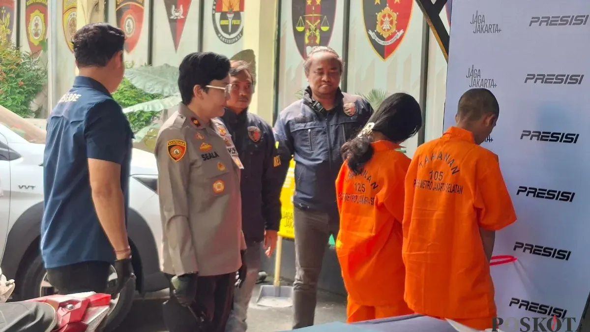 Ungkap kasus pasutri pelaku curanmor di Mapolsek Kebayoran Lama, Rabu, 16 September 2026. (Sumber: Poskota/Angga Pahlevi)