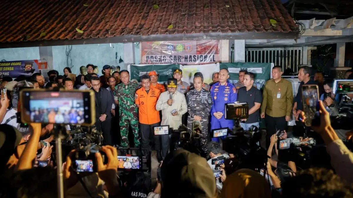 Gubernur Banten, Andra Soni mengumumkan operasi pencarian lima jurnalis dan tiga ABK dihentikan setelah sepuluh hari, Kamis, 17 September 2026. (Sumber: Dok. Istimewa)