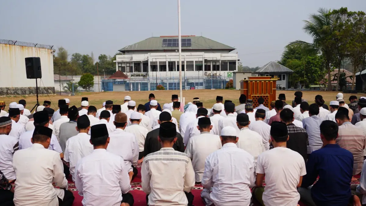 Pelaksanaan Salat Istisqa di Rutan Kelas I Tangerang. (Sumber: Pos Kota/ Veronica)
