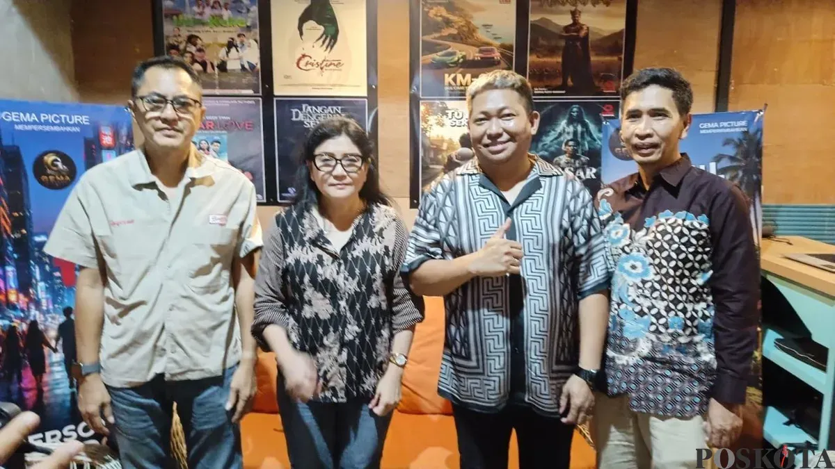 Pembukaan kantor baru Gema Picture sekaligus memperkenalkan pembuatan film Tuyul Seken dan Personal Brondong dihadiri para aktris dan Produser di Cimanggis, Kota Depok. (Sumber: Poskota/Angga Pahlevi)